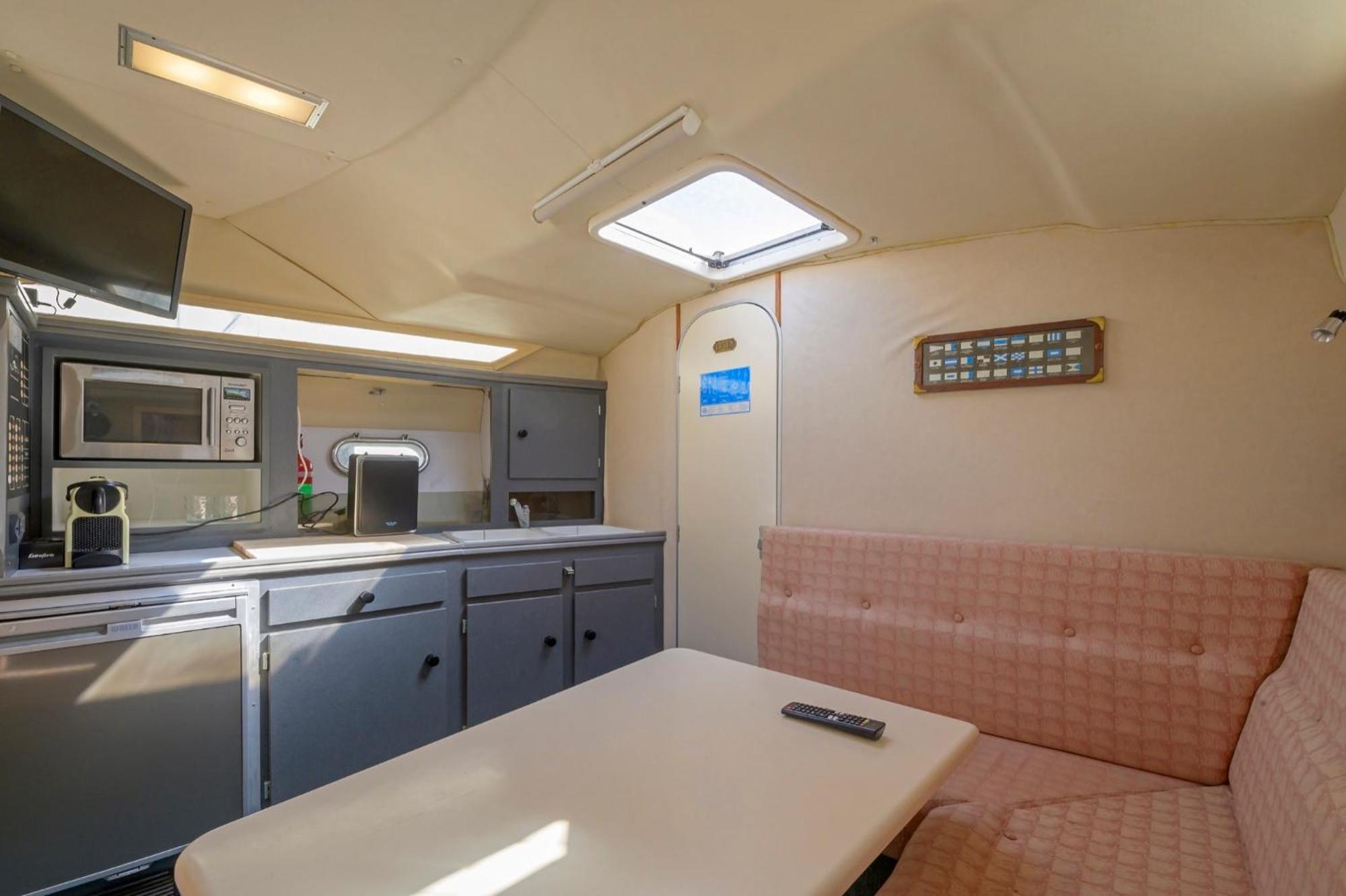 Boat Hotel Barcelona Sant Adria de Besos Rom bilde